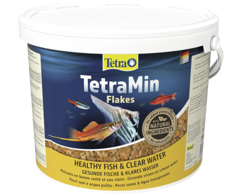 TetraMin Flocken Fischfutter im Eimer mit natürlichen Inhaltsstoffen für gesunde Fische und klares Wasser.