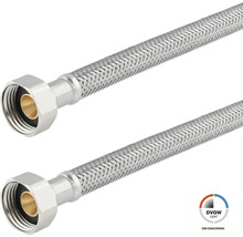 Zwei flexible Panzerschläuche aus geflochtenem Edelstahl mit Überwurfmutter, DVGW-zertifiziert.