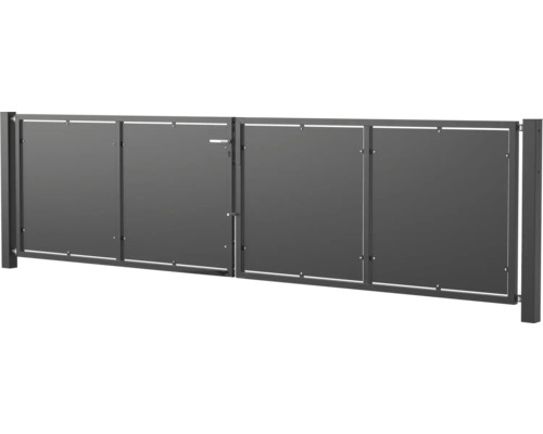 Zweiflügeliges Gartentor aus Metall mit blickdichten Paneelen, modernen Pfosten und Handgriff.