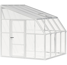 Anlehngewächshaus mit weißem Rahmen, transparenten Paneelen, einer Tür und einem Dachfenster.