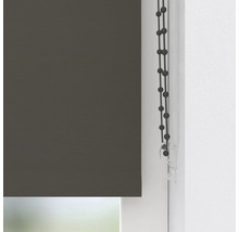 Dunkelgraues Rollo mit Kettenzug und Kindersicherung am Fensterrahmen.