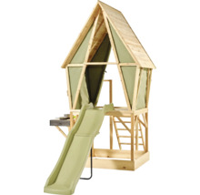 Spielhaus aus Holz mit Rutsche, Leiter, Sandkasten und olivegrünen Stoffwänden.