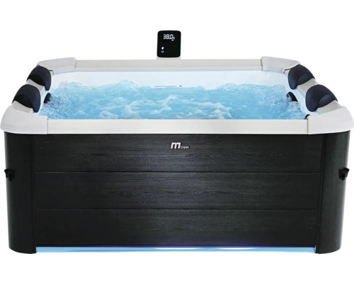 MSpa Whirlpool mit Verkleidung in Holzoptik, weißem Innenbecken, vier Kopfstützen, sprudelndem Wasser und Digitalanzeige für 38 Grad Celsius.