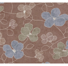 Vliestapete mit großem Blumenmuster, stilisierte Blüten in Blau und Grün auf braunem strukturiertem Untergrund.