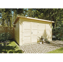 Gartenhaus aus Holz mit Pultdach und zwei Doppelflügeltüren auf einer gepflasterten Fläche in einem hellen Garten.