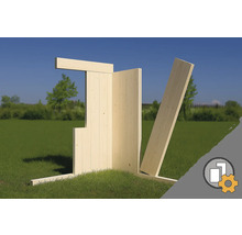 Modulares Wandsystem aus hellem Massivholz für Gartenhäuser auf einer Wiese in einer hellen Gartenumgebung, individuell konfigurierbar.