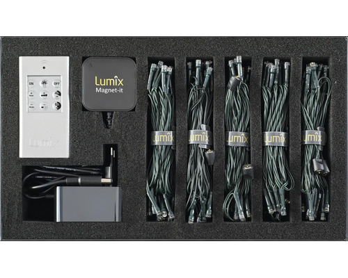 Lumix Magnet-it Set mit fünf Lichterketten, Fernbedienung, Empfänger und Netzteil in einer Schaumstoffeinlage.