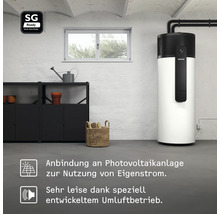 Weiße Warmwasser-Wärmepumpe in hellem Keller mit schwarzem Sideboard sowie Hinweisen zu Photovoltaik-Anschluss und Smart-Grid-Kompatibilität.