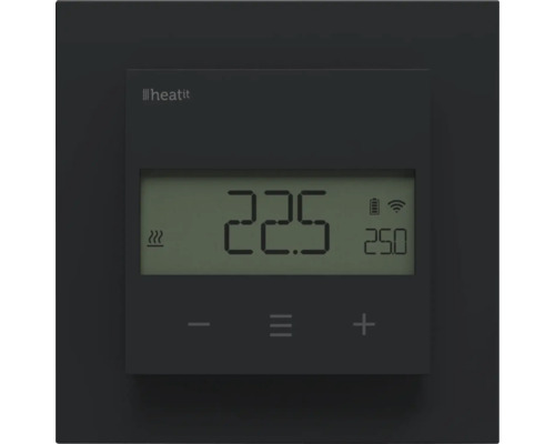 Schwarzer digitaler Heatit Thermostat mit LCD Anzeige von 22,5 Grad und Sensortasten für Minus, Menü und Plus.