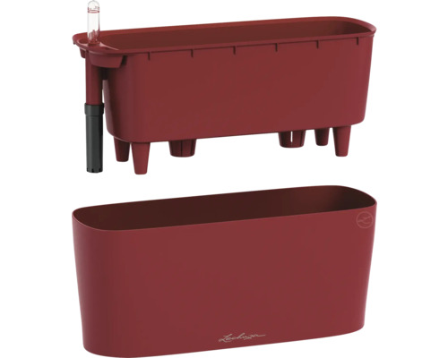 Roter rechteckiger Lechuza Balkonkasten aus Kunststoff mit herausnehmbarem Pflanzeinsatz und Bewässerungssystem inklusive Wasserstandsanzeiger.
