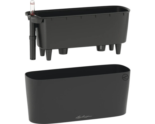 Lechuza Pflanzeinsatz mit integriertem Bewässerungssystem und Wasserstandsanzeiger über einem passenden rechteckigen Pflanzgefäß.