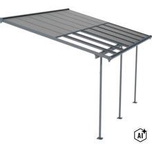 Terrassenüberdachung mit teilweise verschiebbarem Dach aus Metallstützen und Paneelen. (Image AI modified or generated)