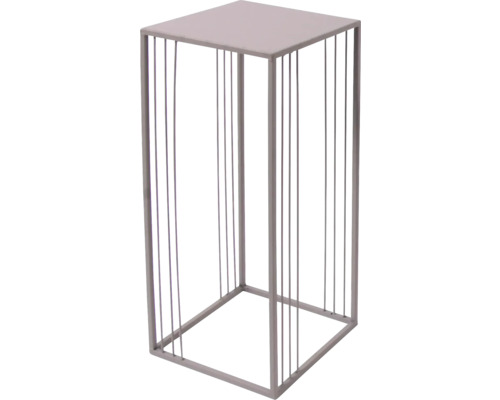Quadratische Pflanzensäule aus Metall mit offener Gitterstruktur.