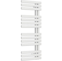 Weißer Badheizkörper mit horizontalen Flachrohren in Leiterform für das Badezimmer.