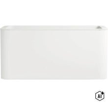 Rechteckiger, weißer Blumenkasten aus Kunststoff mit abgerundeten Ecken. (Image AI modified or generated)
