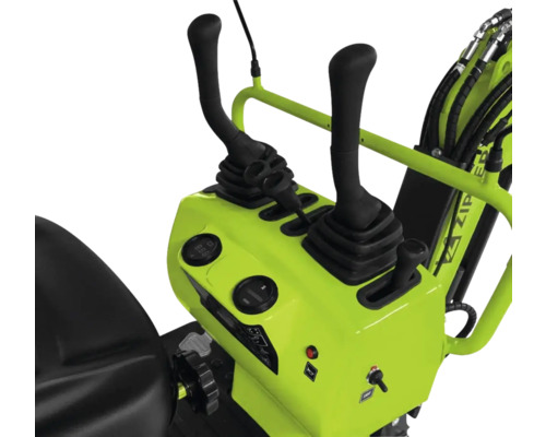 Bedienelemente eines Zipper Minibaggers mit Joysticks, Hebeln und digitalen Anzeigen.