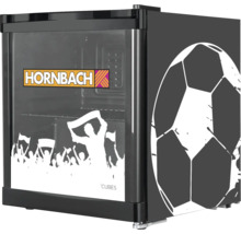 Mini-Getränkekühlschrank mit Hornbach Logo, Fußball-Motiv und Silhouetten von Fans auf der Glastür.