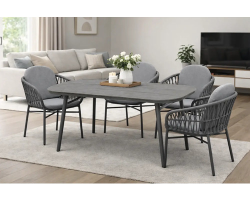 Modernes Essgruppen-Set: grauer Tisch mit abgerundeten Ecken und vier Seilgeflecht-Stühle mit Polstern in einem hellen Wohnzimmer.