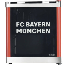 Roter FC Bayern München Mini-Kühlschrank von Cubes mit silberfarbenem Rahmen, Glastür und Schriftzug.