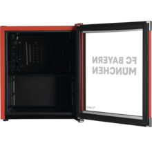 Minikühlschrank mit Glastür, FC Bayern München Logo, rotes Gehäuse, schwarzer Innenraum, Tür geöffnet.