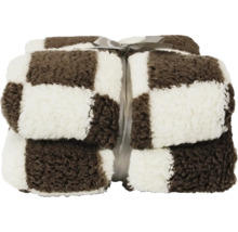 Gefaltete Kuscheldecke mit braun-weißem Karomuster und Schleife, weiches Teddy-Material.