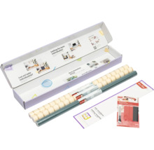 d-c-fix Klebefolien Set zur Möbelgestaltung inklusive zwei Rollen Designfolie in Grün und Beige, Rakel, Cutter und einer Faltschablone im Karton.