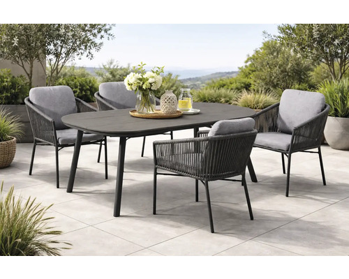 Gartenset bestehend aus einem ovalen dunklen Tisch und vier Sesseln mit grauer Seilbespannung und hellgrauen Kissen auf einer hellen Terrasse.