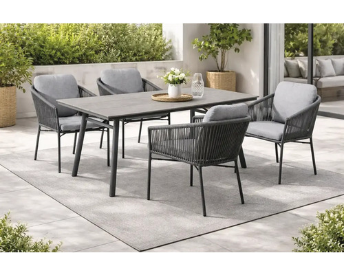 Moderne Garten-Sitzgruppe mit einem grauen rechteckigen Tisch und vier Rope-Stühlen inklusive hellgrauen Polstern auf einer hellen Terrasse.