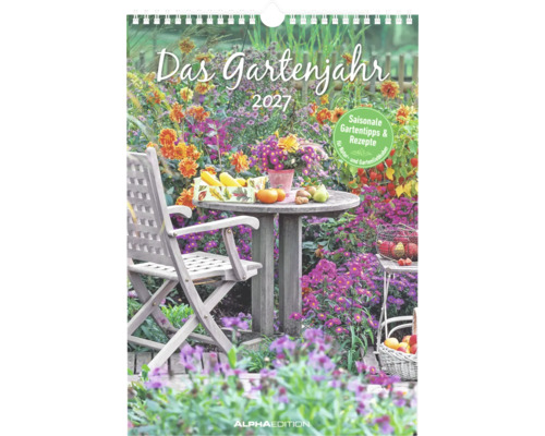 Gartenkalender Das Gartenjahr 2027 mit Gartentipps und Rezepten, Motiv mit Gartenmöbeln und Blumen, Alpha Edition Logo.