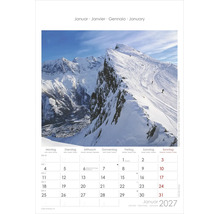 Wandkalenderblatt für Januar 2027 mit einem hellen Panoramafoto einer verschneiten Berglandschaft und Skifahrern auf einer Piste.