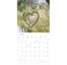 Wandkalender Januar 2027 mit dekorativem Herz aus Zweigen und Beeren, das an einem Ast hängt.