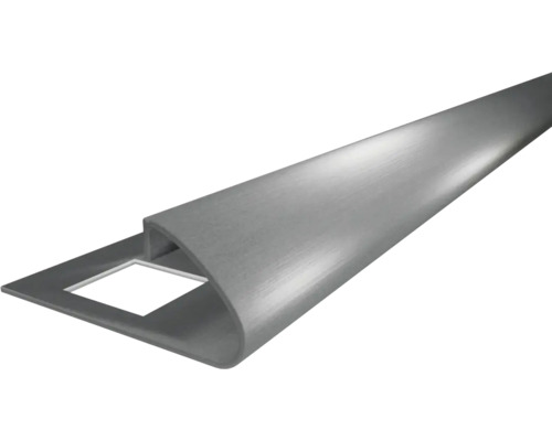 Silbernes, abgerundetes Fliesenabschlussprofil aus Metall mit gelochtem Schenkel.