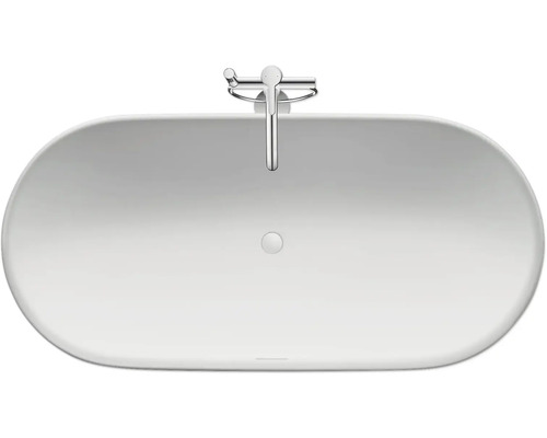 Weiße ovale freistehende Badewanne mit silberner Armatur in der Draufsicht.