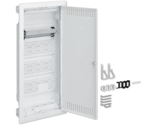 Weißer Multimedia Unterputz Kleinverteiler mit offener Tür, Lochblech Montageplatten und Zubehör für Kabelmanagement.