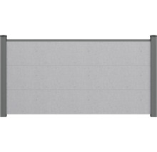 Sichtschutzzaun in Betonoptik mit drei horizontalen Paneelen und anthrazitfarbenen Pfosten.