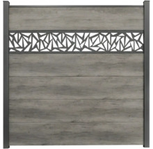 Sichtschutzzaun aus Holz-Kunststoff-Verbundwerkstoff in grauer Holzoptik mit dekorativem Metalleinsatz und anthrazitfarbenem Aluminiumrahmen.