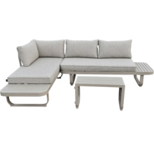 Modernes Garten-Lounge-Set bestehend aus einem Ecksofa mit grauen Polstern und integrierten Seitenablagen sowie einem passenden Loungetisch.