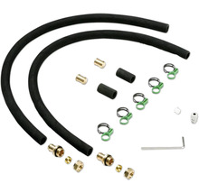 Anschluss-Set bestehend aus Gummischläuchen, Messingverschraubungen, Schlauchklemmen und Innensechskantschlüssel.