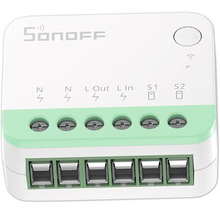 Weiß-grünes Sonoff Smart Switch Modul mit sechs Schraubklemmen für Stromanschlüsse und Schalteingänge sowie einer Kopplungstaste. Sonoff Logo.