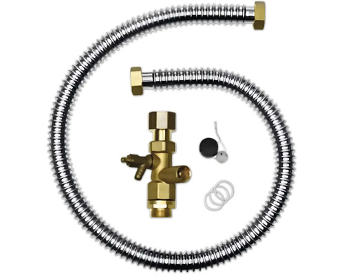 Flexibler Metallschlauch mit Messing-Armatur, Gasventil und Dichtringen für Gasanschlüsse.