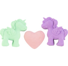 Einhorn-Set bestehend aus einer hellgrünen und einer lila Einhorn-Figur mit Flügeln sowie einem rosa Herz.