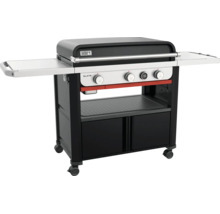 Weber Slate Gasgrill mit drei Reglern, zwei Seitenablagen, Unterschrank und Rollen. Weber Logo auf dem Deckel.