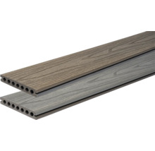 Terrassendielen aus Holz-Kunststoff-Verbundwerkstoff mit Holzmaserung und Hohlkammerprofil in den Farben Braun und Grau.