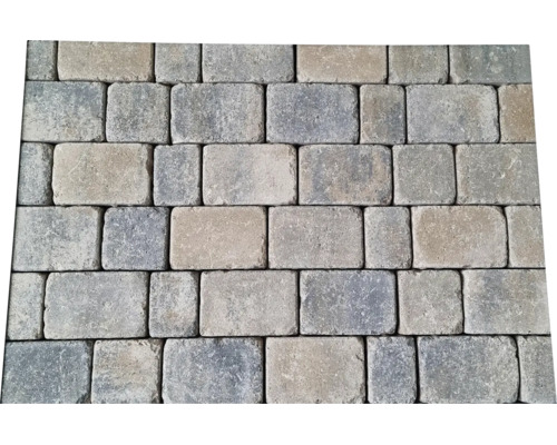 Pflastersteine in verschiedenen Größen mit strukturierter Oberfläche für Terrassen und Gartenwege.