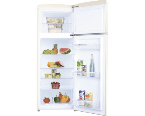 Beigefarbener Retro-Kühlschrank mit Gefrierfach oben, offen, gefüllt mit Lebensmitteln auf Glasablagen.