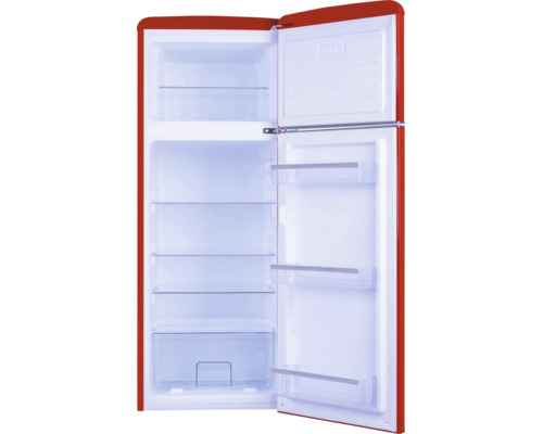Geöffneter roter Kühlschrank im Retro-Stil mit Gefrierfach, Glasablagen und Gemüsefach.