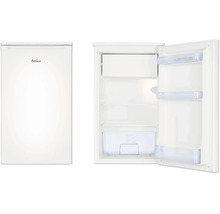 Kompakter weißer Amica Kühlschrank, geschlossen und offen dargestellt, mit integriertem Gefrierfach, Ablagen und Gemüsefach.