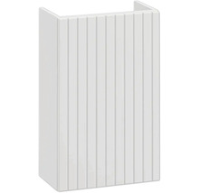 Weißer Hängeschrank mit vertikal gerillter Front für das Badezimmer.