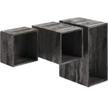 Dreiteiliges Wandregal-Set aus würfelförmigen Regalen in dunkler Betonoptik in verschiedenen Größen.