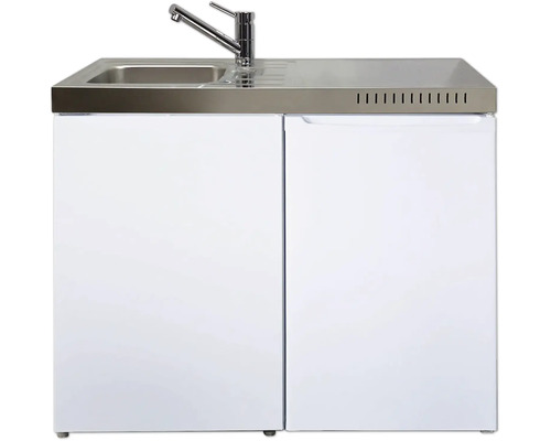 Weiße Miniküche mit Edelstahl-Spültisch inklusive Armatur und integriertem Kühlschrank.